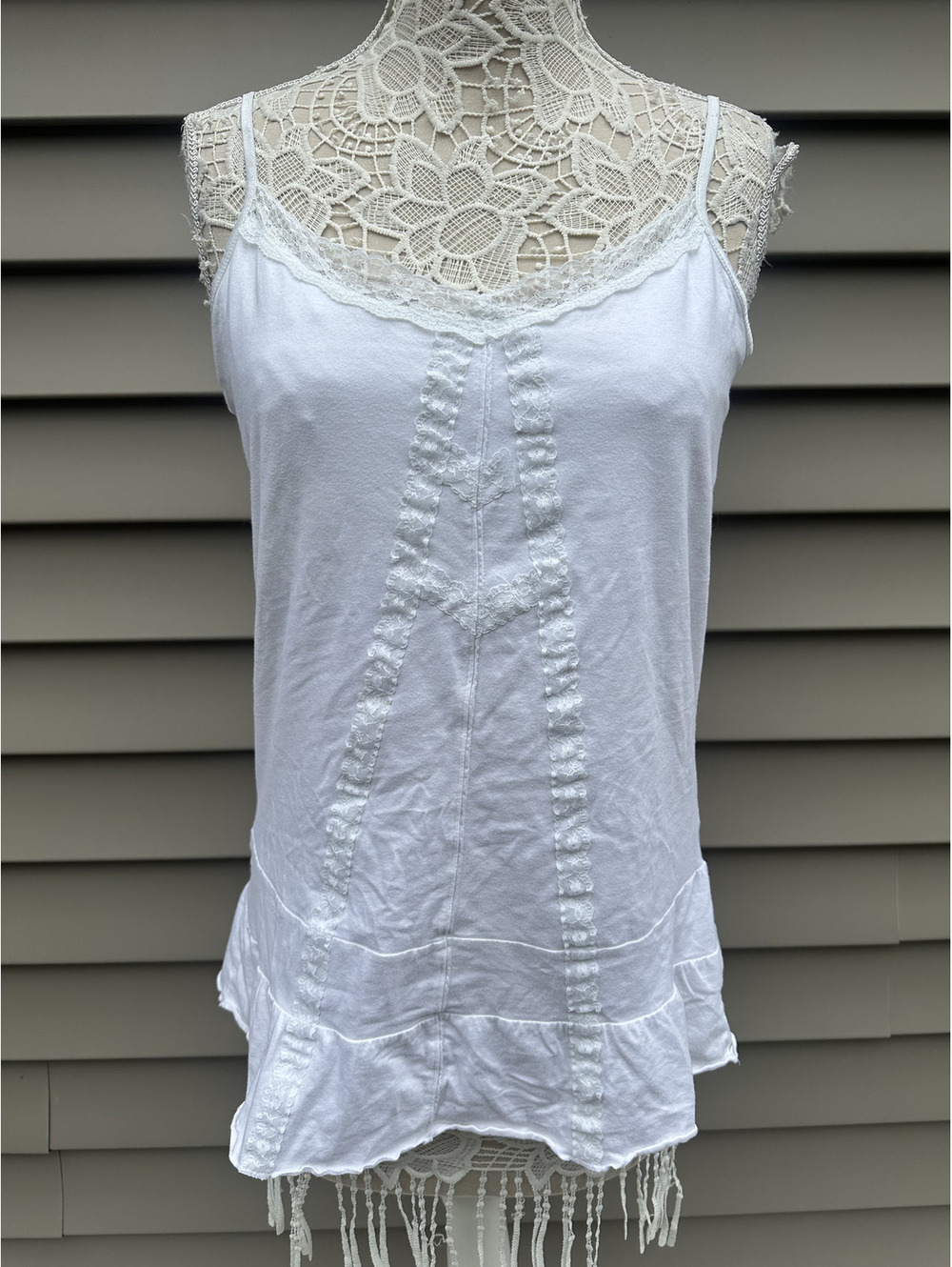 Bailey's Point White Lace Cami Top with Ruffled Hem Coquette Fairy Y2K